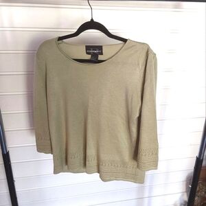 Women's REQUIREMENTS medium green sweater
